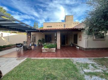 Casa · 200m² · 5 Ambientes · 3 Cocheras · Casa en Venta en Maipu Mendoza