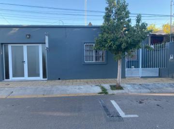 Casa · 110m² · 5 Ambientes · Casa Mas Local. Zona Centro Civico. Capital
