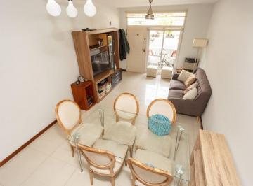 Casa · 93m² · 4 Ambientes · 1 Cochera · Casa Venta Versalles 5 Ambientes Cochera Patio