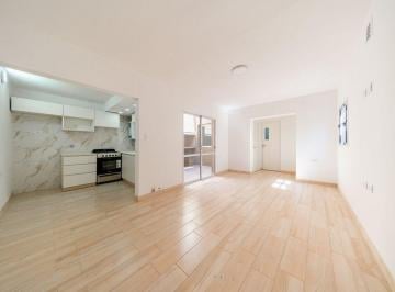 Casa · 70m² · 3 Ambientes · Venta Casa Pasillo 2 Dorm. Reciclado Patio