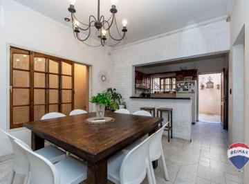 Casa · 157m² · 5 Ambientes · 2 Cocheras · Venta Casa 5 Amb Cochera. Barrio Naon Mataderos