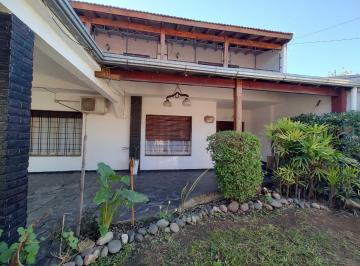 Casa · 253m² · 6 Ambientes · 1 Cochera · Venta Casa 6 Amb C/jardín y Quincho - Padua, Merlo
