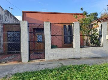 Casa · 105m² · 4 Ambientes · 1 Cochera · Venta Casa 4 Amb. C/ Parque - 280 m - Lanus Este