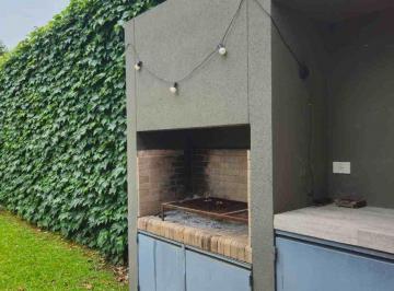 Casa · 146m² · 3 Ambientes · 1 Cochera · Venta Triplex 2 Suites, Play, Jardin Apto Credito
