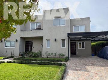 Casa · 264m² · 6 Ambientes · 2 Cocheras · Venta Casa 6 Amb con Pileta en Ayres Plaza Pilar