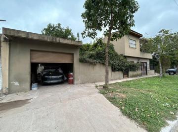 Casa · 136m² · 5 Ambientes · 2 Cocheras · Casa 5 Ambientes en Venta Grand Bourg