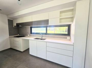 Casa · 200m² · 4 Ambientes · 2 Cocheras · Casa 4 Ambientes en Everlinks Lujan con Piscina