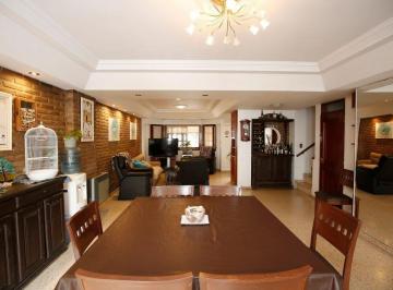 Casa · 320m² · 6 Ambientes · 2 Cocheras · Casa a La Venta en La Plata