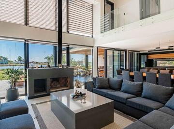 Casa · 300m² · 5 Ambientes · 2 Cocheras · Venta de Casa Puerto Nizuc