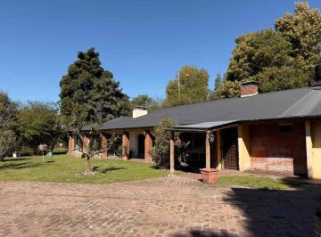 Quinta vacacional · 202m² · 2 Dormitorios · Venta Casa Quinta El Pato 2395 m² - Berazategui