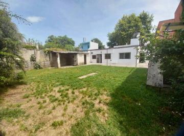 Casa · 150m² · 4 Ambientes · 4 Cocheras · Venta Casa 4 Amb con Patio y Cochera Quilmes