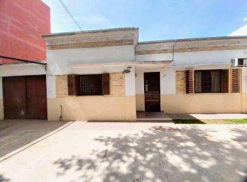 Casa · 150m² · 4 Ambientes · 4 Cocheras · Venta Casa 4 Amb con Patio y Cochera Quilmes