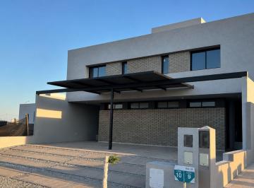 PH · 171m² · 4 Ambientes · 2 Cocheras · Venta Comodo Duplex 3 Dorm Solares de Manantiales