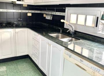 Casa · 120m² · 4 Ambientes · 1 Cochera · Venta Casa 4 Amb Patio Terraza en Ramos Mejia