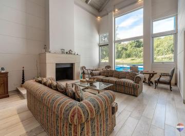 Casa · 543m² · 9 Ambientes · 2 Cocheras · Venta Casa 7 Suites Piletas Financiacion Escobar