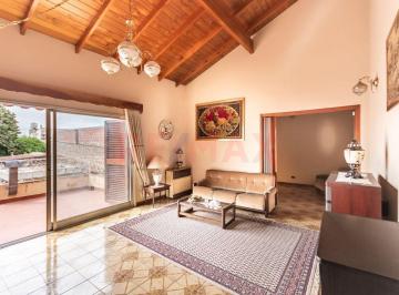 Casa · 176m² · 4 Ambientes · 1 Cochera · Venta Casa 9 Amb Fondo Terrazas Cochera La Tablada