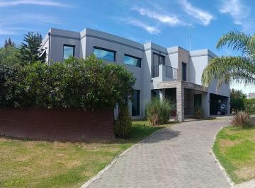 Casa de 6 ambientes, Escobar · San Matías, Escobar. Casa Estilo Moderno, Amplia, Luminosa y Muy Funcional