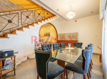 Casa · 173m² · 6 Ambientes · 1 Cochera · Venta Casa 6 Amb C/quincho y Pileta - Villa Adelina