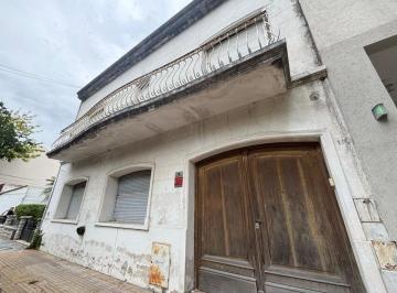 Casa · 220m² · 4 Ambientes · 1 Cochera · Venta de Casa de 3 Dorm. en La Plata