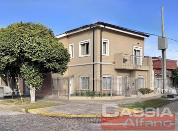 Casa · 133m² · 5 Ambientes · 2 Cocheras · Duplex Impecable 5 Ambientes, Cochera, Patio y Altillo, 3 Baños