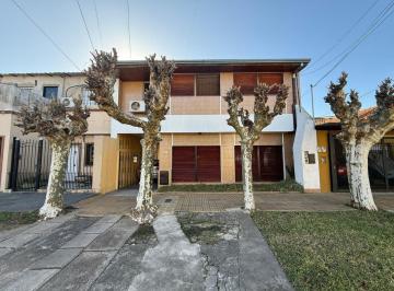 Casa · 230m² · 4 Ambientes · 2 Cocheras · Venta Casa en Quilmes
