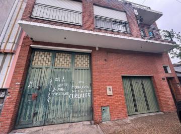 Casa · 210m² · 4 Ambientes · 1 Cochera · Venta Casa 4 Amb Quilmes Oeste con Garage y Galpon
