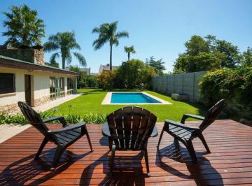 Casa · 400m² · 7 Ambientes · 3 Cocheras · Casa de 7amb con Pileta, Quincho y Parque