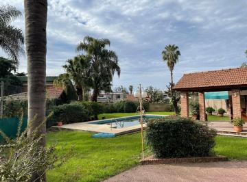 Casa · 510m² · 7 Ambientes · 3 Cocheras · Venta Casa en El Centro de Funes Pileta y Jardin