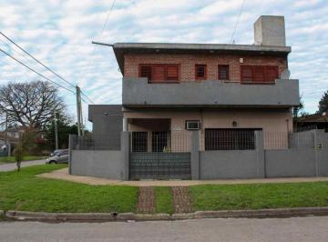 Casa · 190m² · 5 Ambientes · 1 Cochera · Casa en Venta. Amplia, Cerca de Boulevard Shopping
