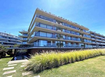 Departamento · 83m² · 3 Ambientes · 1 Cochera · Venta Apartamento Playa Mansa Primera Linea 2 Dorm