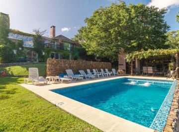 Casa · 405m² · 5 Ambientes · 4 Cocheras · Casa en Venta de 4 Dorm. en Punta Ballena