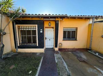 Casa · 60m² · 3 Ambientes · 1 Cochera · Casa 3 Ambientes con Patio - Villa Ballester