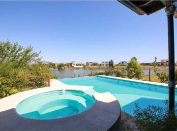 Casa · 343m² · 7 Ambientes · 2 Cocheras · Casa Venta en San Sebastian a La Laguna