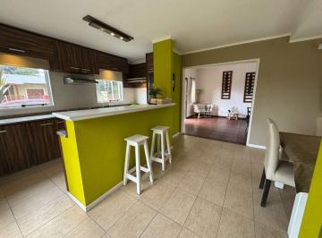 Casa · 120m² · 4 Ambientes · 1 Cochera · Venta Casa 4 Ambientes Quincho Piscina Las Lomas
