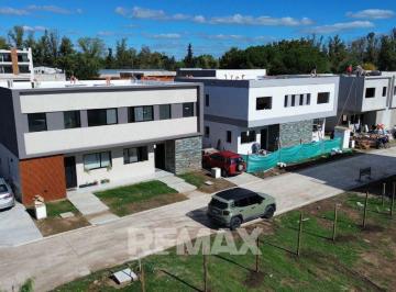 Casa · 160m² · 5 Ambientes · 1 Cochera · Venta Duplex 5 Amb. a Estrenar Springpark Pilar