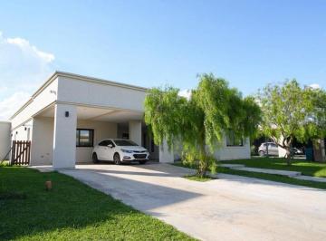 Casa · 192m² · 4 Ambientes · 2 Cocheras · Casa 4 Amb Una Planta con Pileta San Sebastian