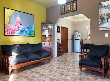 Casa · 146m² · 3 Ambientes · 1 Cochera · Venta Casa 3 Amb Patio Cochera Parrilla Avellaneda
