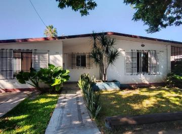 Casa · 146m² · 4 Ambientes · 2 Cocheras · Venta Casa 3 Dormis Jardin/patio - Parque Field