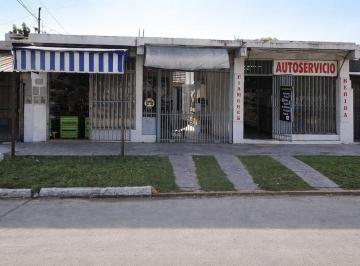 Casa · 104m² · 5 Ambientes · 1 Cochera · Casa Mas Locales