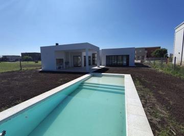 Casa · 162m² · 4 Ambientes · 3 Cocheras · Casa a Estrenar - San Sebastian