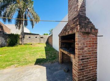 Casa · 130m² · 4 Ambientes · 2 Cocheras · Venta Casa 4 Amb Lanus Cochera Jardin Financia