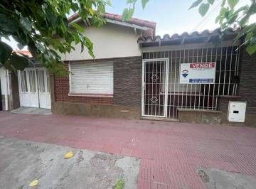 Casa · 190m² · 8 Ambientes · Remax Vende Casa y Depto, Excelente Zona de Maipu