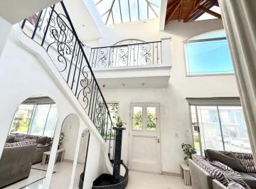 Casa · 350m² · 5 Ambientes · 5 Cocheras · Casa en Venta en El Venado Laguna en Canning
