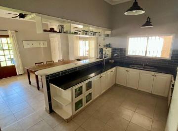 Casa · 210m² · 5 Ambientes · Casa 4 Dorm. Venta La Plata Quincho y Pileta