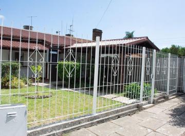 Casa · 100m² · 3 Ambientes · 1 Cochera · Casa 3 Amb en Venta Lomas del Mirador con Jardin