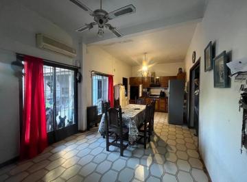 Casa · 217ha · 4 Ambientes · 1 Cochera · Casa en Venta Banfield