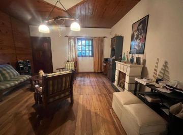 Casa · 217ha · 4 Ambientes · 1 Cochera · Casa en Venta Banfield