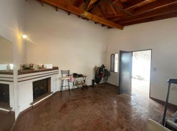 Casa · 132m² · 5 Ambientes · 1 Cochera · Casa en Venta Remedios de Escalada