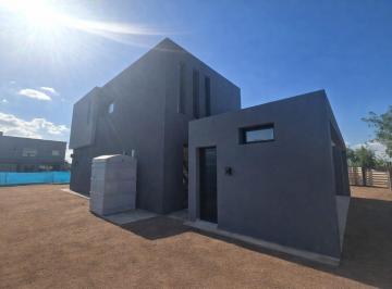 Casa · 126m² · 4 Ambientes · 1 Cochera · Casa en San Ramon