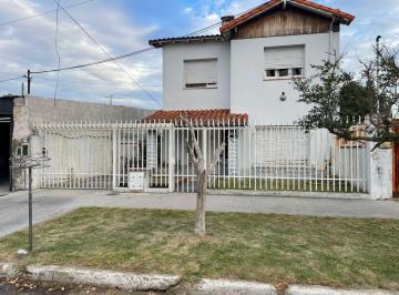 Casa · 127m² · 4 Ambientes · 4 Cocheras · Venta Casa en Temperley